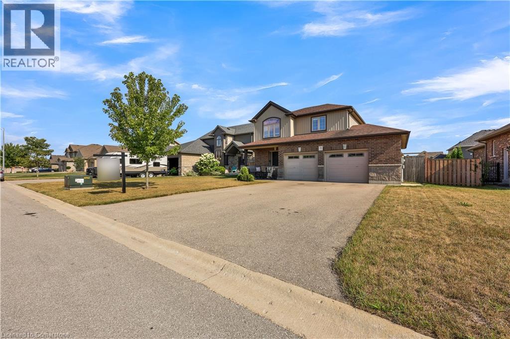 Photo 2 of 44 for 5 Oliver Crescent