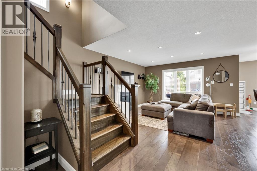 Photo 6 of 44 for 5 Oliver Crescent