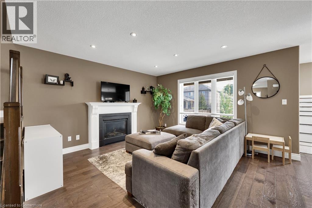 Photo 8 of 44 for 5 Oliver Crescent