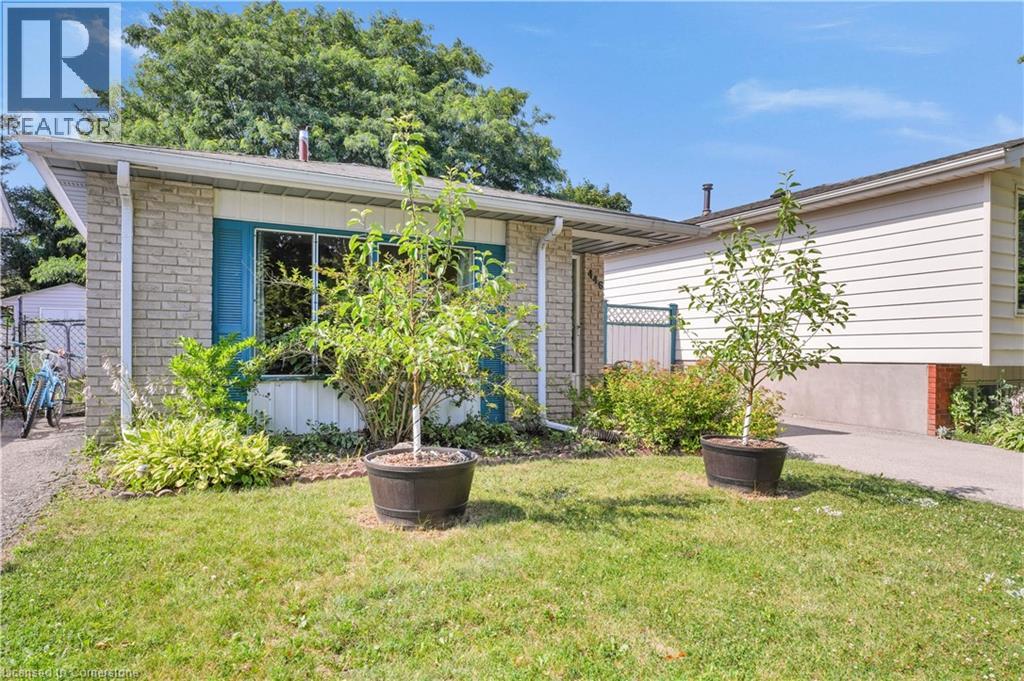 Property at 446 DRUMMERHILL Crescent image 2