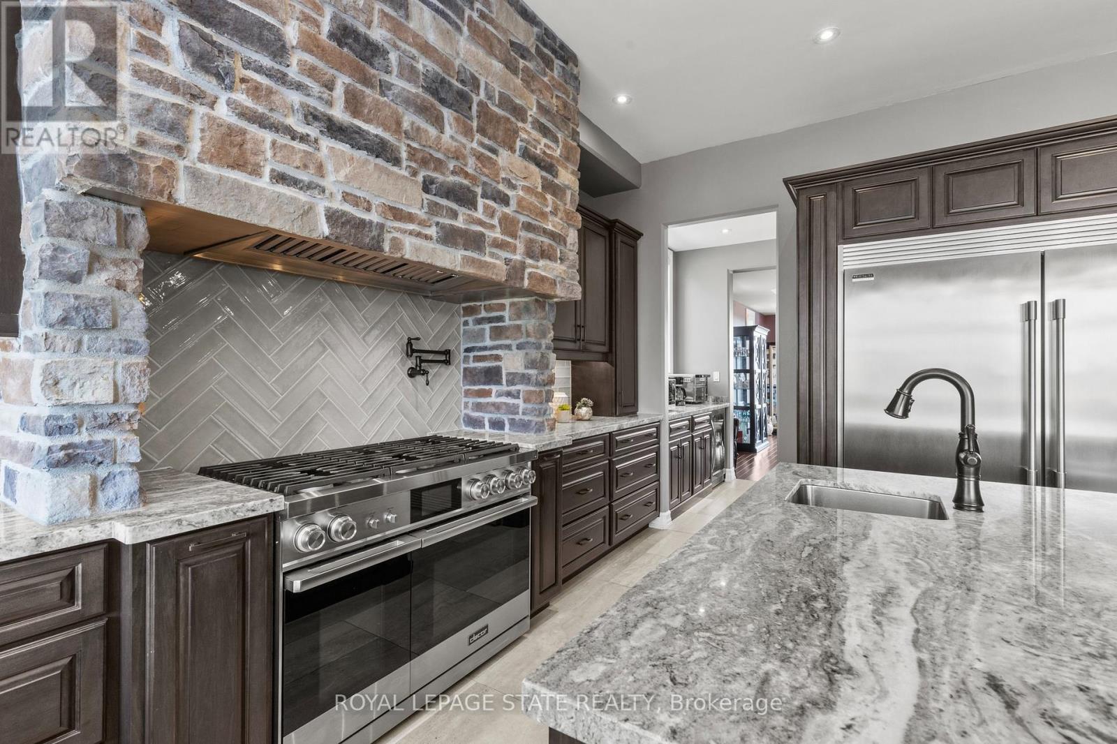 43 Third Road E, Hamilton, Ontario  L8J 3J5 - Photo 14 - X12353232
