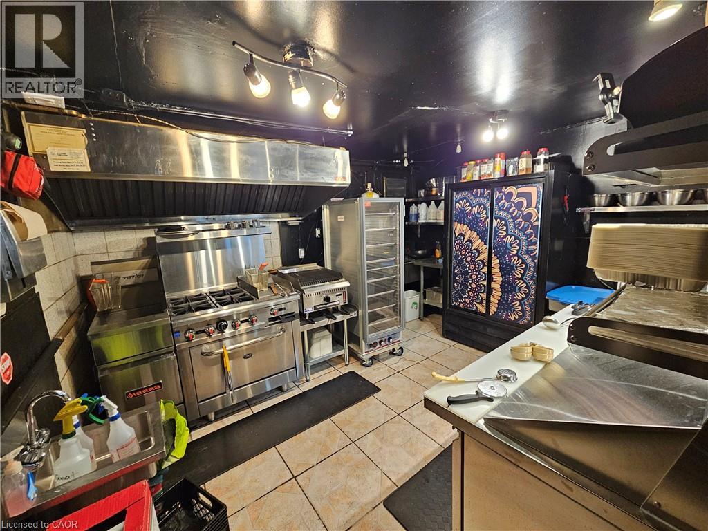 Property at 4-6 BOND STREET Street W image 4