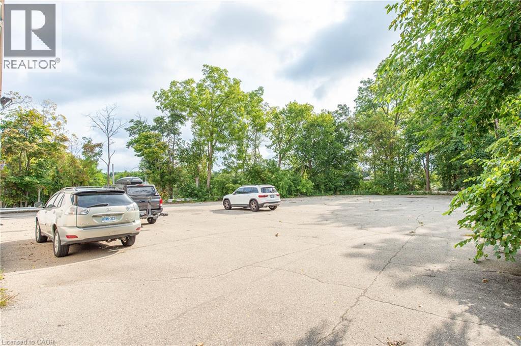 Property at 585 QUEEN Street S image 5
