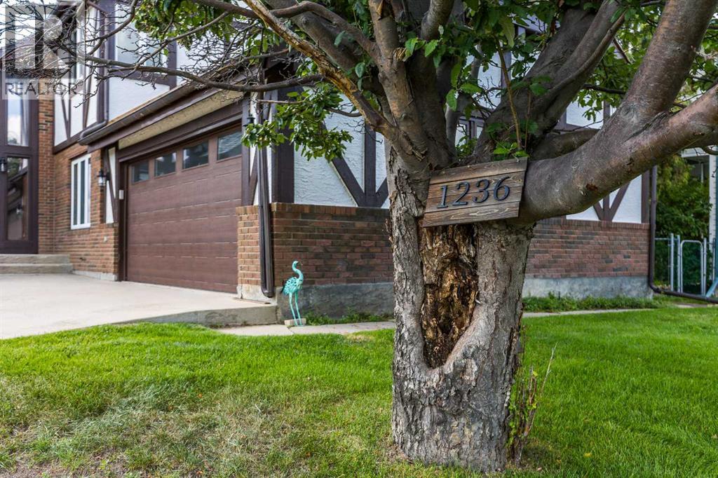 Property at 1236 Parkview Drive NE image 3