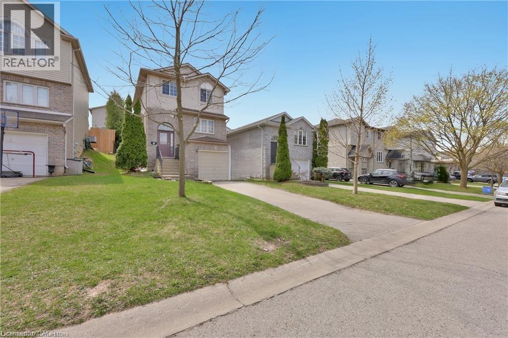 Photo 4 of 50 for 34 Phair Crescent