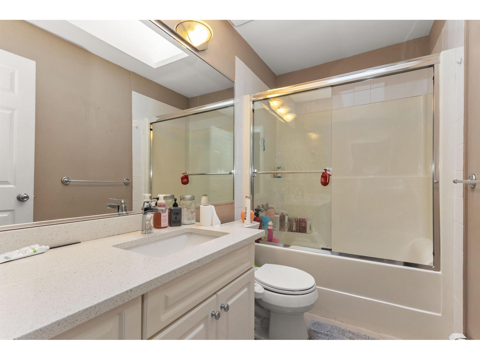8004 Melburn Drive, Mission, British Columbia  V2V 7B6 - Photo 8 - R3038038