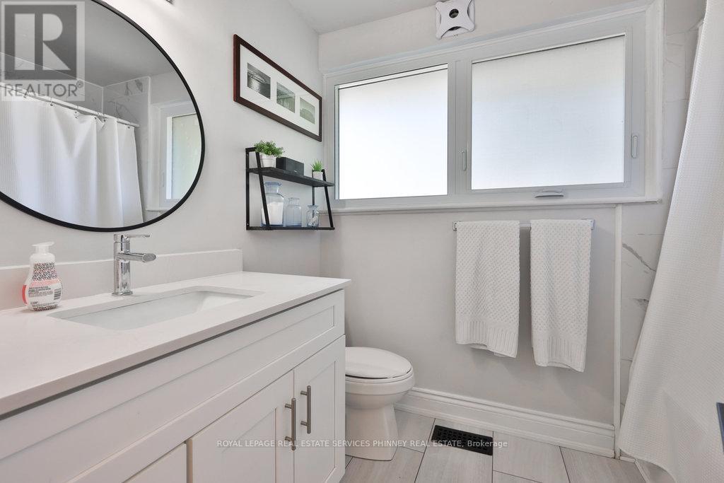 1404 Lewisham Drive, Mississauga, Ontario  L5J 3R3 - Photo 28 - W12353328