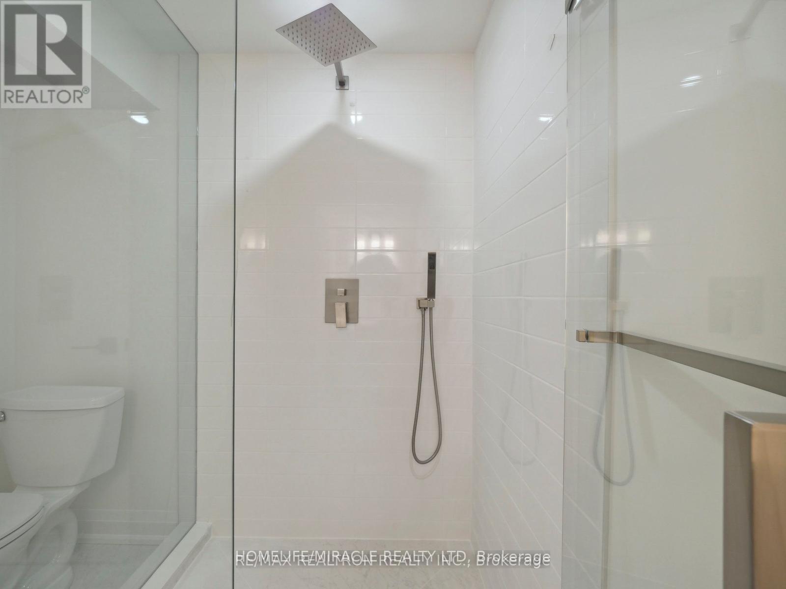 35 Alanmeade Crescent, Toronto, Ontario  M9B 2H2 - Photo 11 - W12353374
