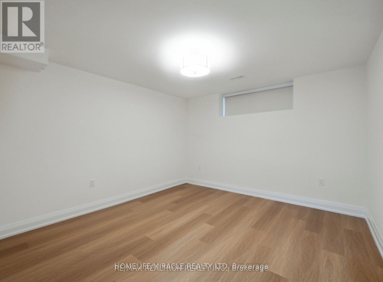 35 Alanmeade Crescent, Toronto, Ontario  M9B 2H2 - Photo 2 - W12353374