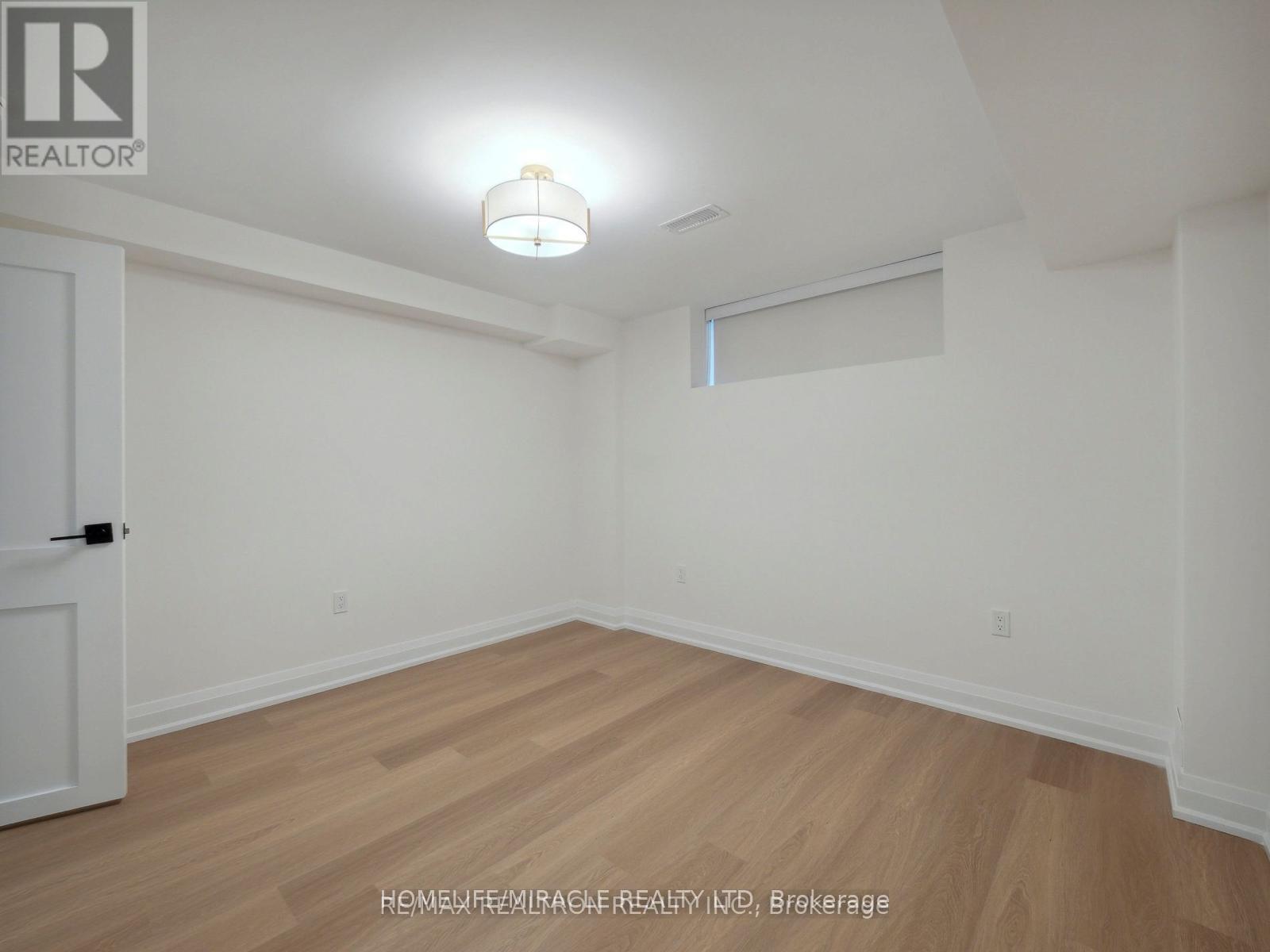 35 Alanmeade Crescent, Toronto, Ontario  M9B 2H2 - Photo 3 - W12353374