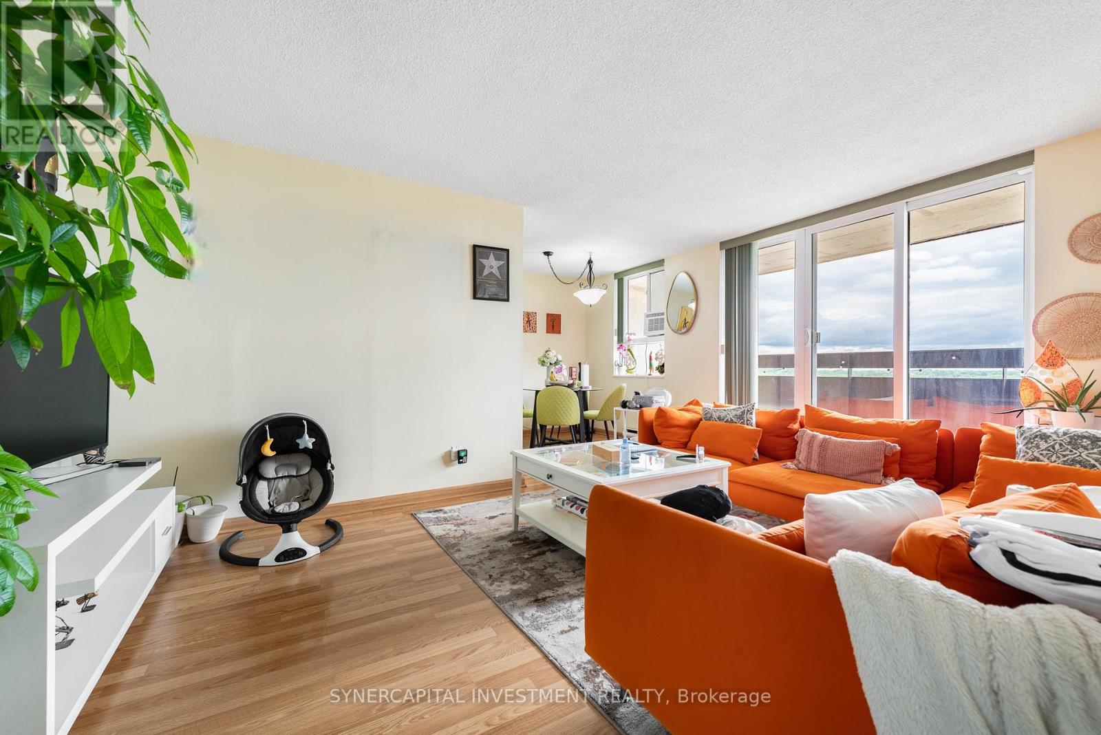 1202 - 2000 Jasmine Crescent, Ottawa, Ontario  K1J 8K4 - Photo 6 - X12353418