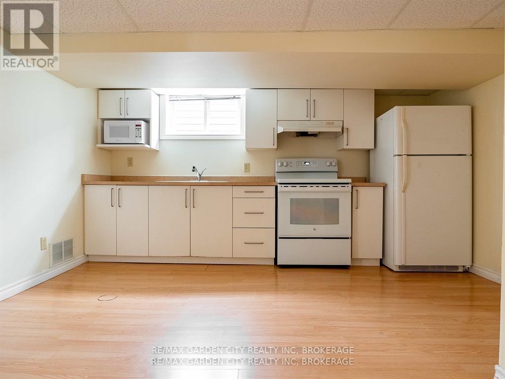 9 Churchill Street, St. Catharines, Ontario  L2S 2P3 - Photo 4 - X12353429