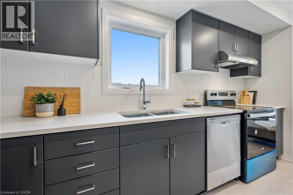 15 Stauffer Woods Trail Unit# A01, Kitchener, Ontario  N2P 2P4 - Photo 10 - 40736026