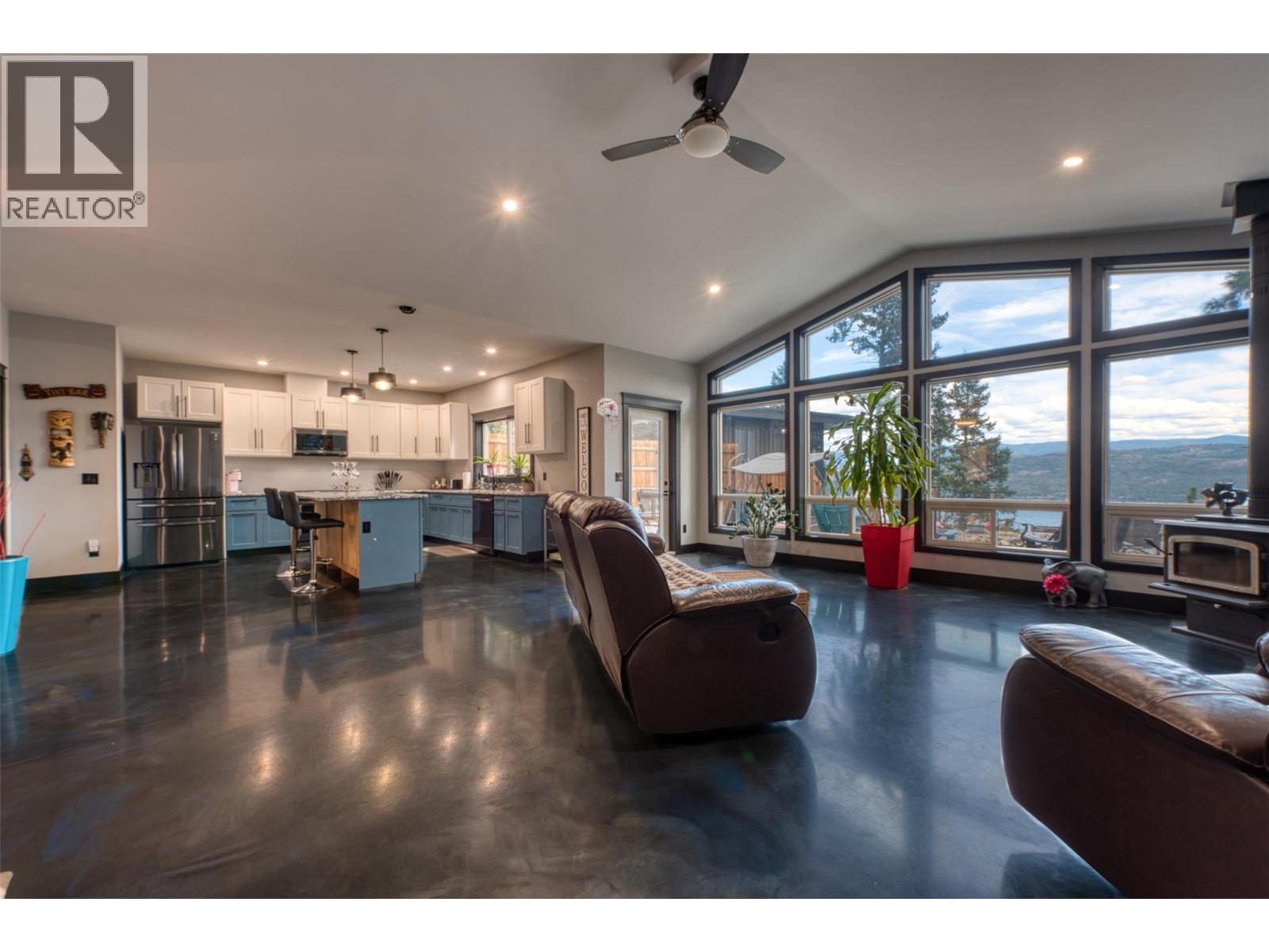 10795 Westshore Road, Vernon, British Columbia  V1H 2C3 - Photo 4 - 10359815