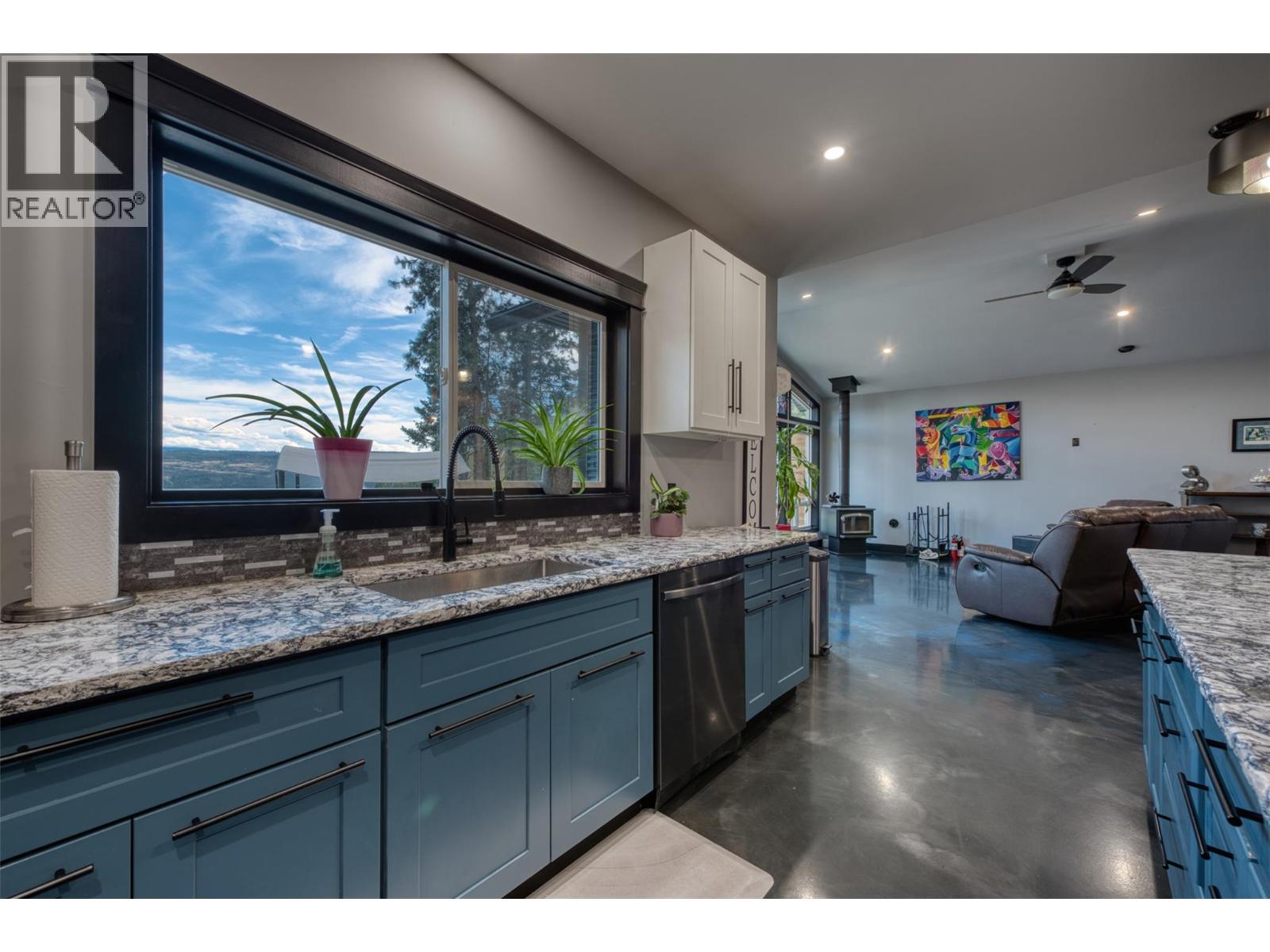 10795 Westshore Road, Vernon, British Columbia  V1H 2C3 - Photo 11 - 10359815