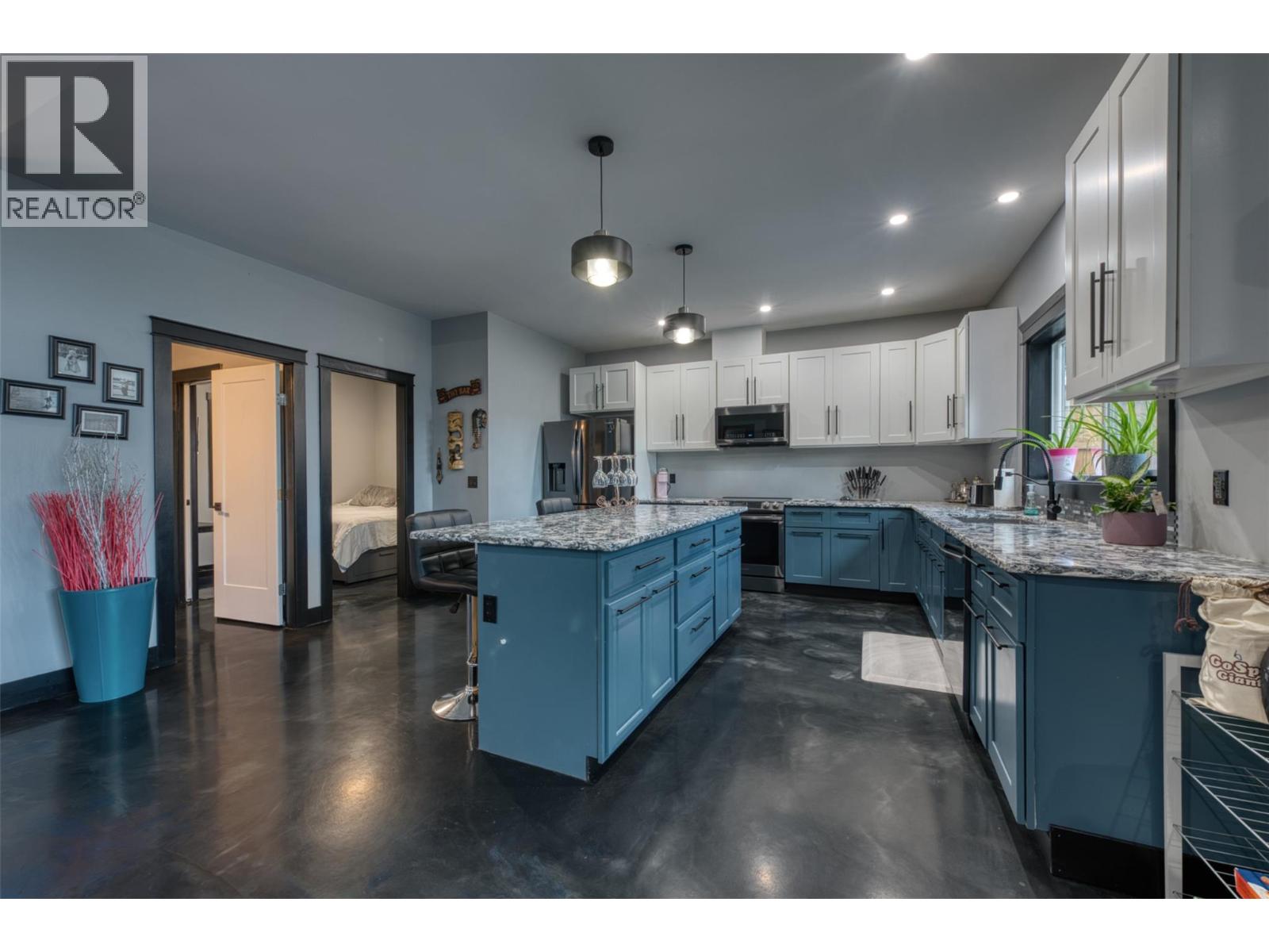 10795 Westshore Road, Vernon, British Columbia  V1H 2C3 - Photo 5 - 10359815
