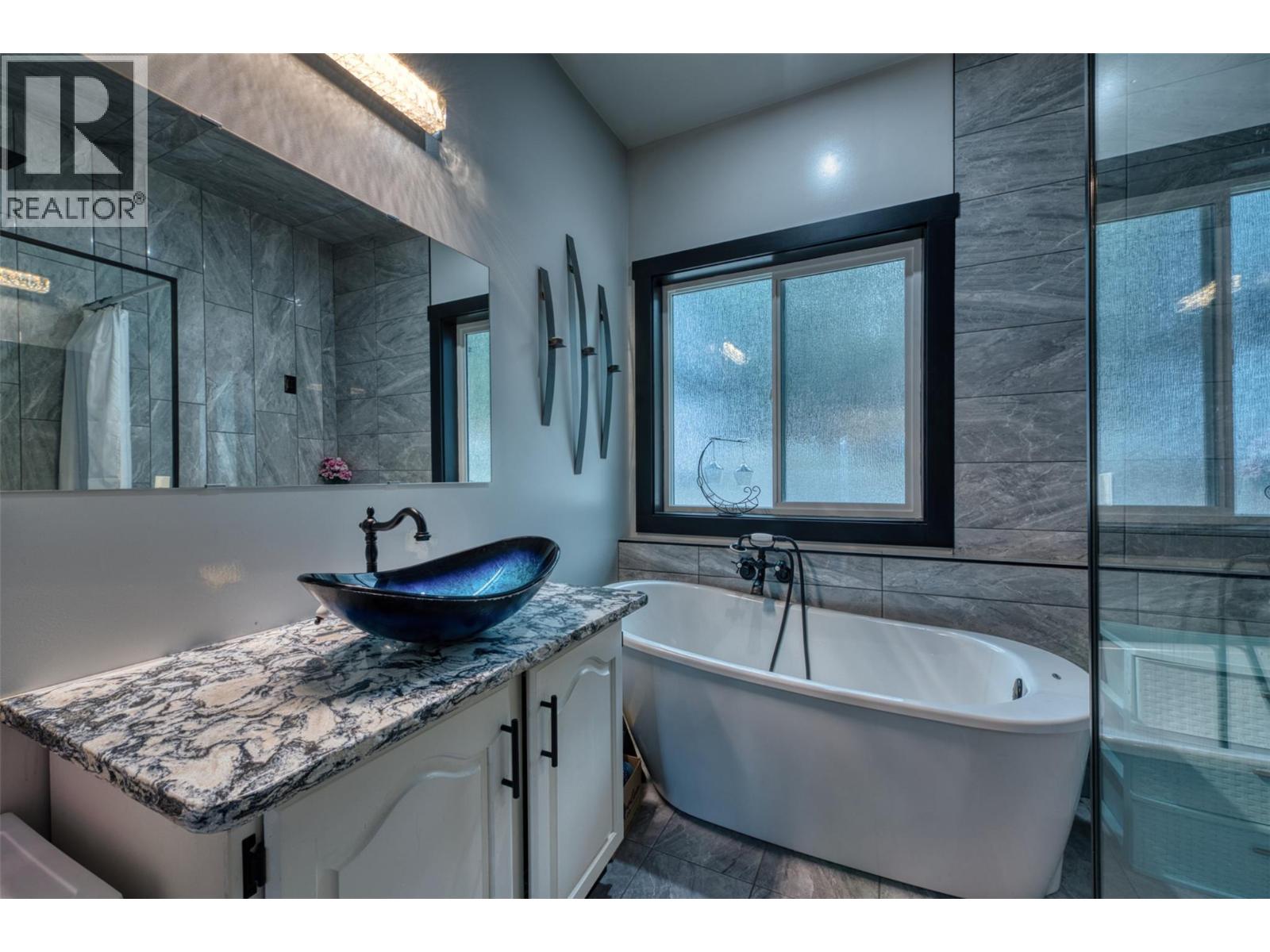 10795 Westshore Road, Vernon, British Columbia  V1H 2C3 - Photo 22 - 10359815