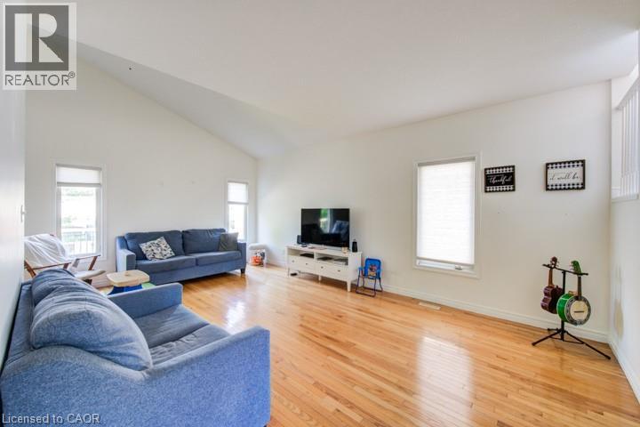 Property at 979 QUEENSBOROUGH Court image 4