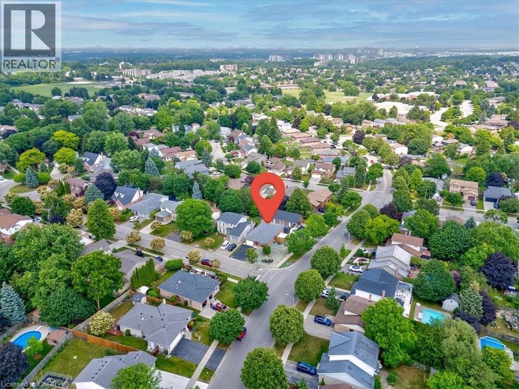 2 Pipers Green Court, Kitchener, Ontario  N2E 3C6 - Photo 4 - 40741679
