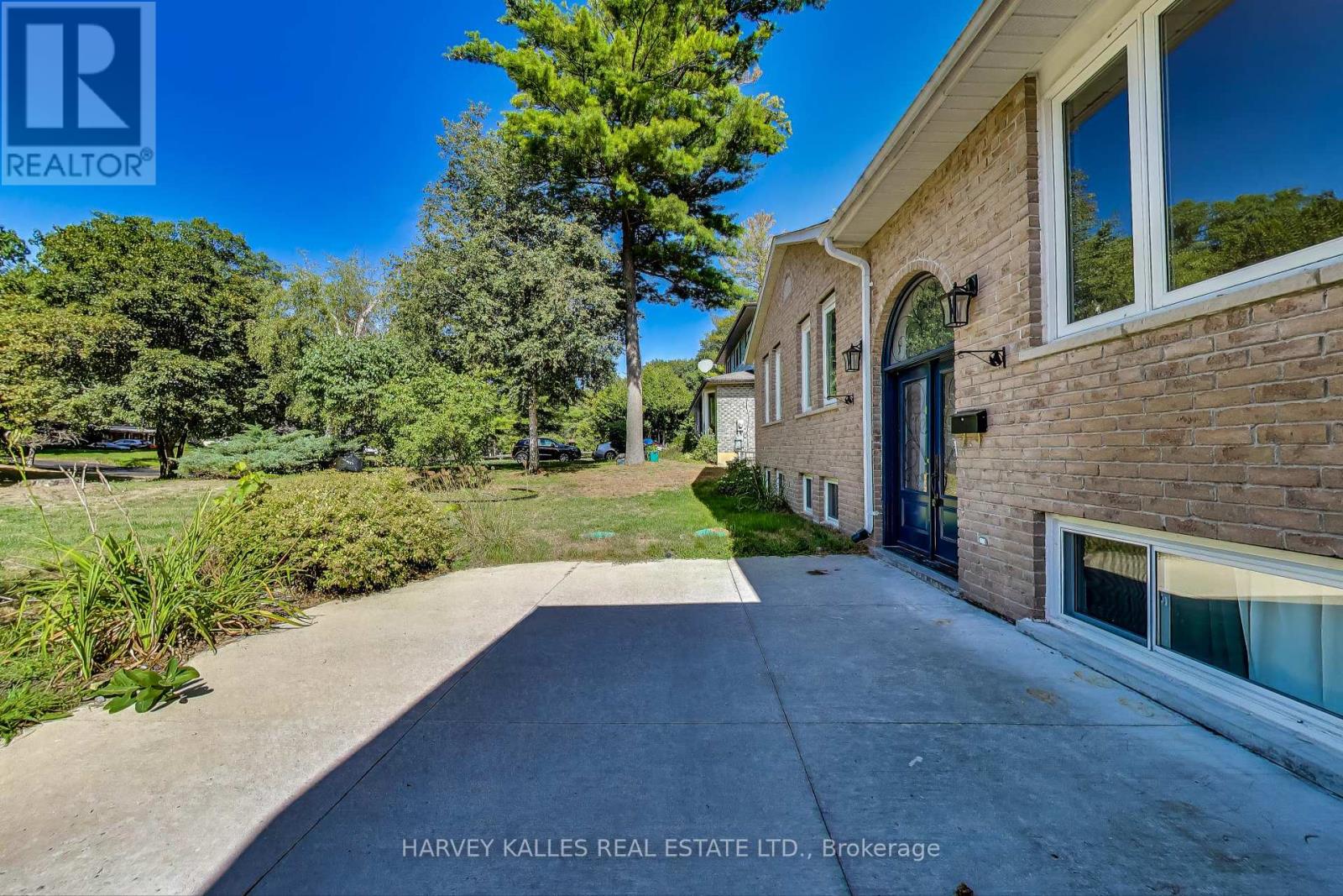 Property at 197 PARK AVENUE image 3