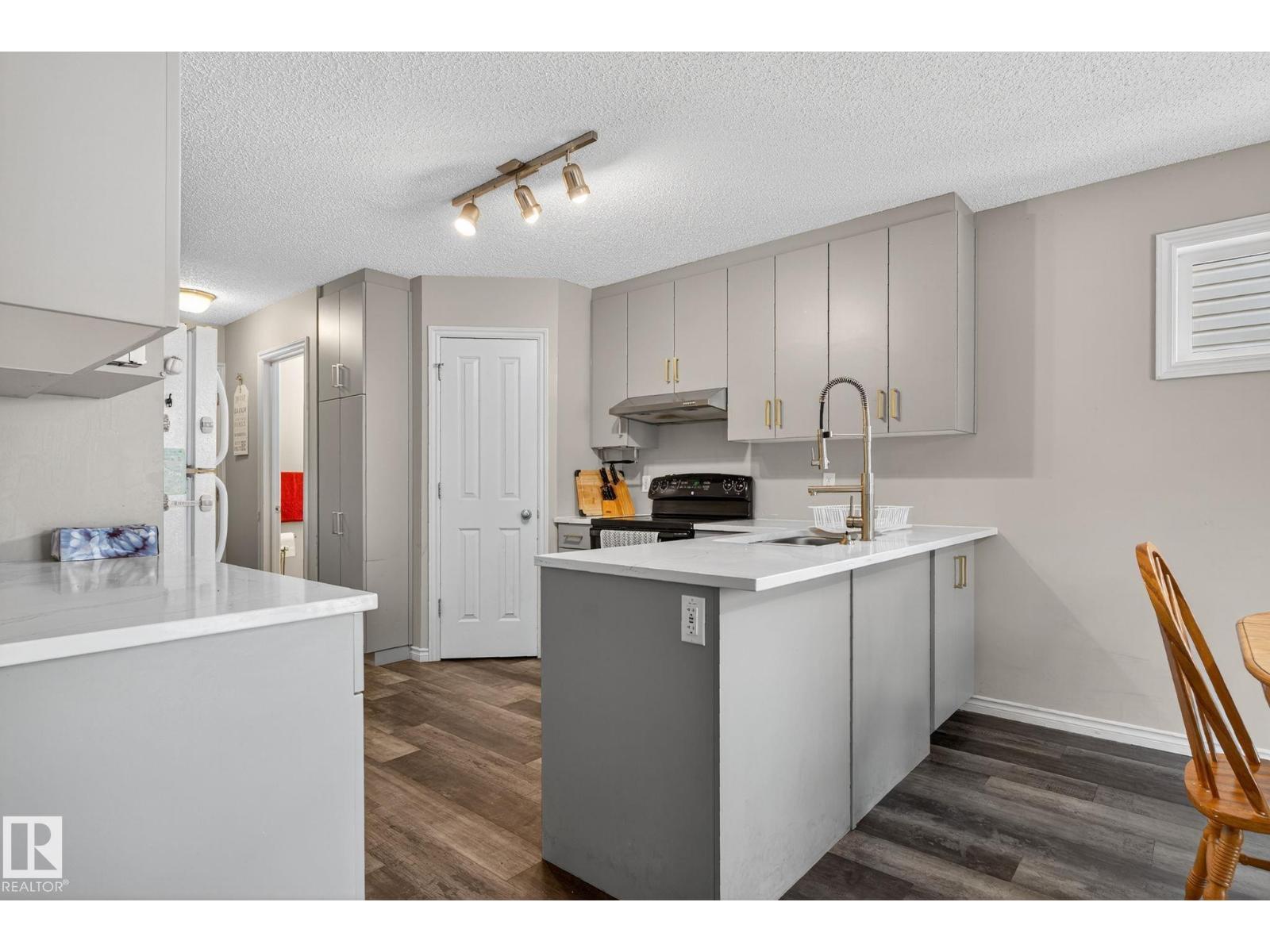 3811 Mclean Cl Sw, Edmonton, Alberta  T6W 1R4 - Photo 19 - E4451511