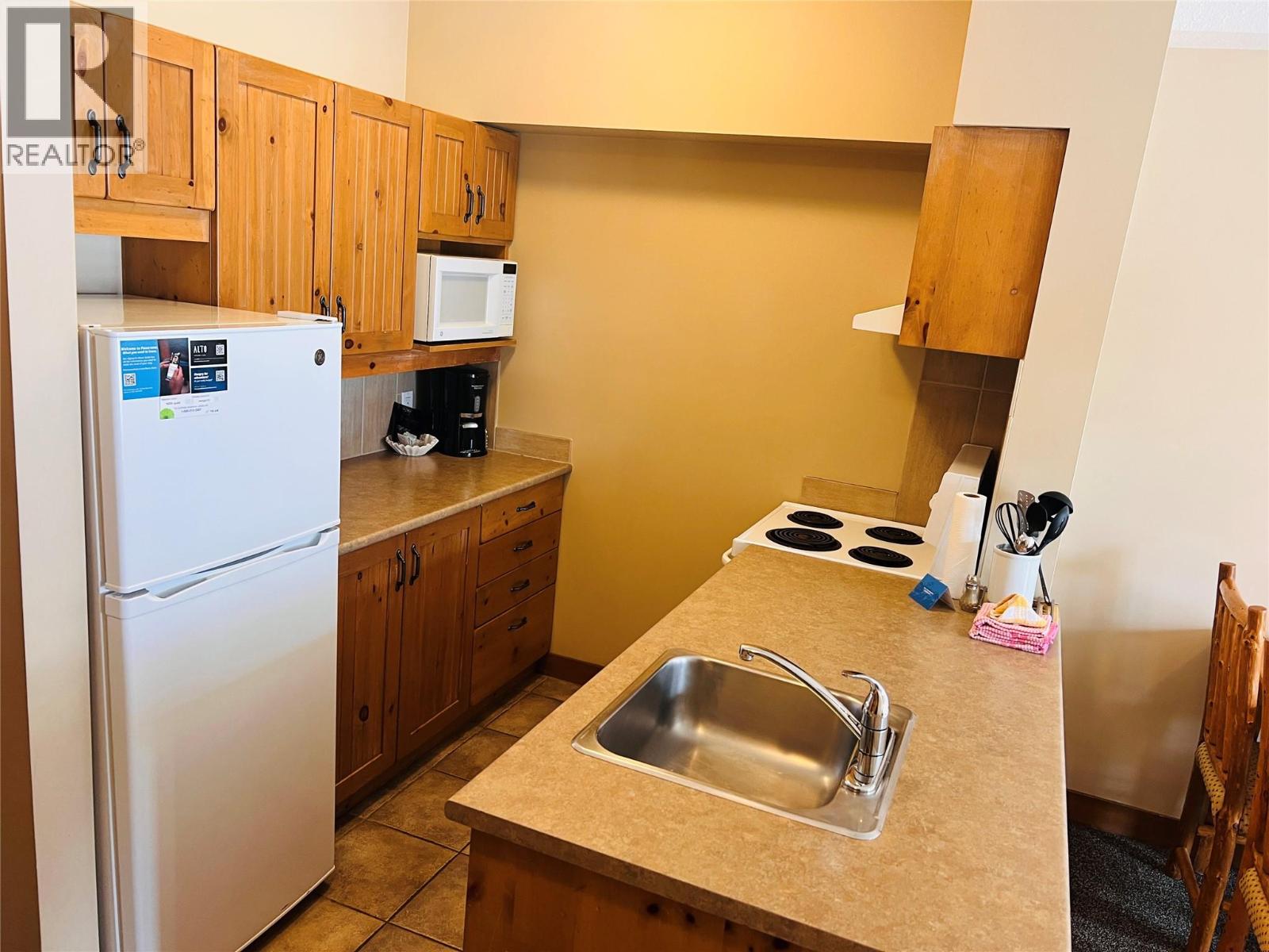 2090 Summit Drive Unit# 203, Panorama, British Columbia  V0A 1T0 - Photo 3 - 10335843