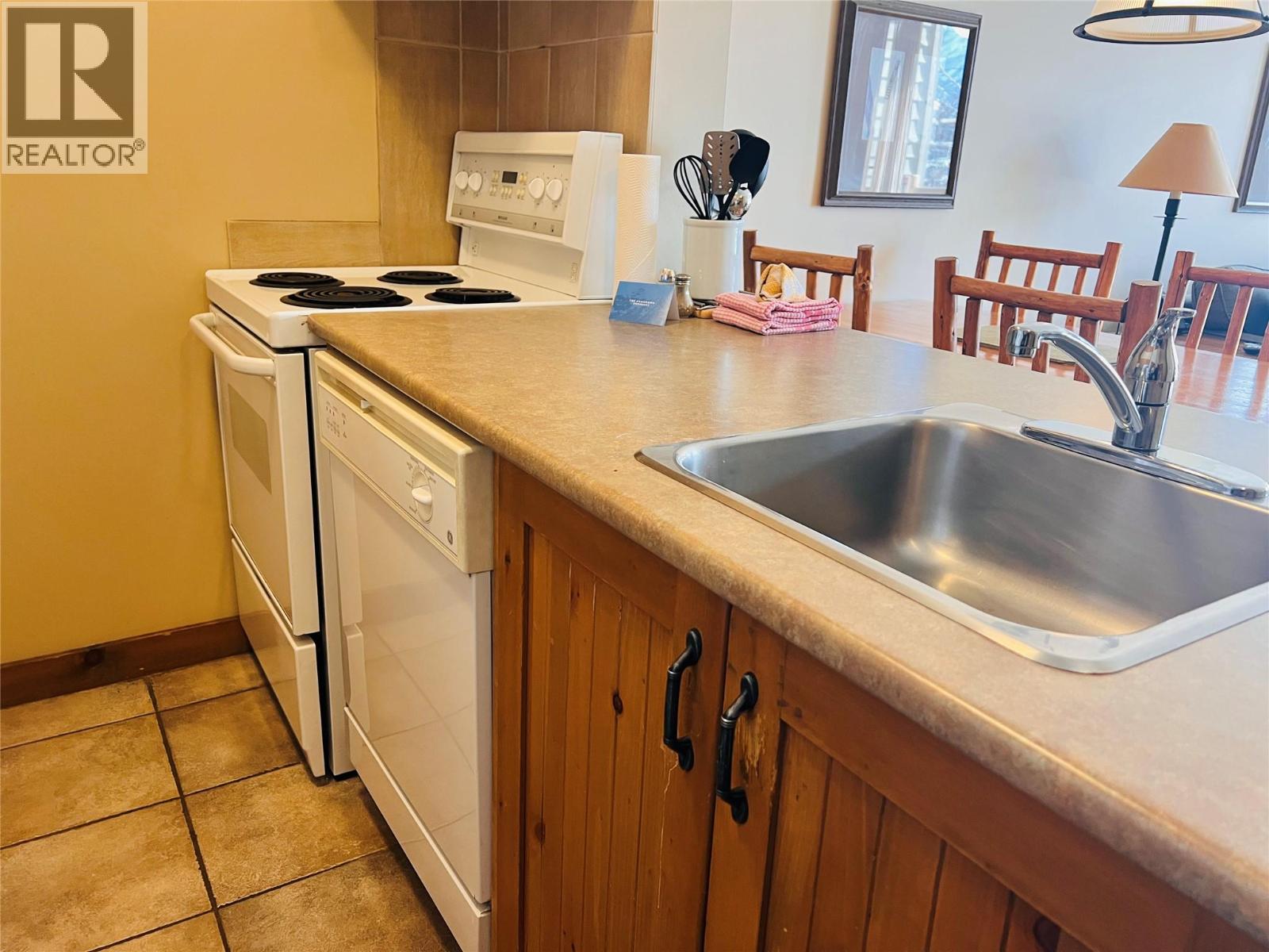 2090 Summit Drive Unit# 203, Panorama, British Columbia  V0A 1T0 - Photo 5 - 10335843