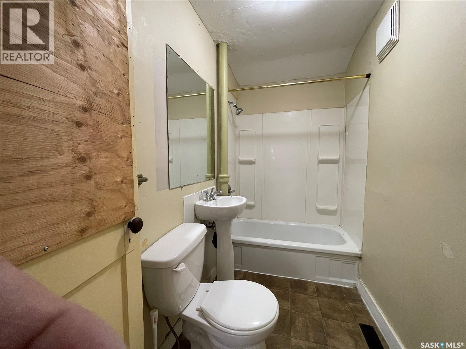 1432 105th Street, North Battleford, Saskatchewan  S9A 1T3 - Photo 11 - SK016039
