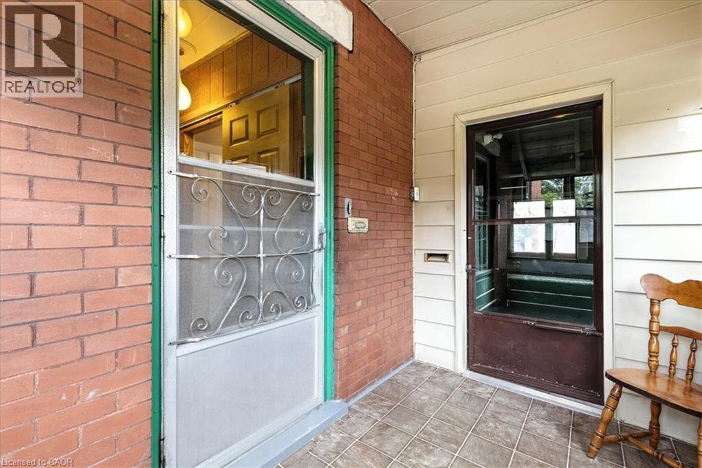 Property at 64 LANCASTER Street E image 4