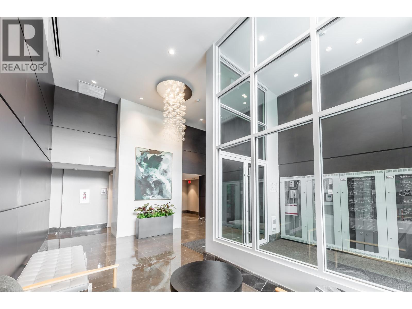 201 1561 W 57th Avenue, Vancouver, British Columbia  V6P 0H5 - Photo 2 - R3037322