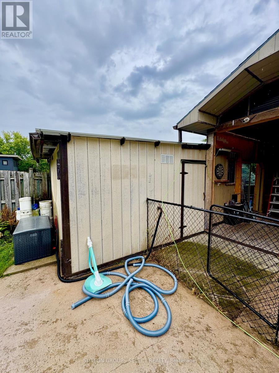 1590 Dixie Street, London East (East H), Ontario  N5V 1Y9 - Photo 32 - X12353505