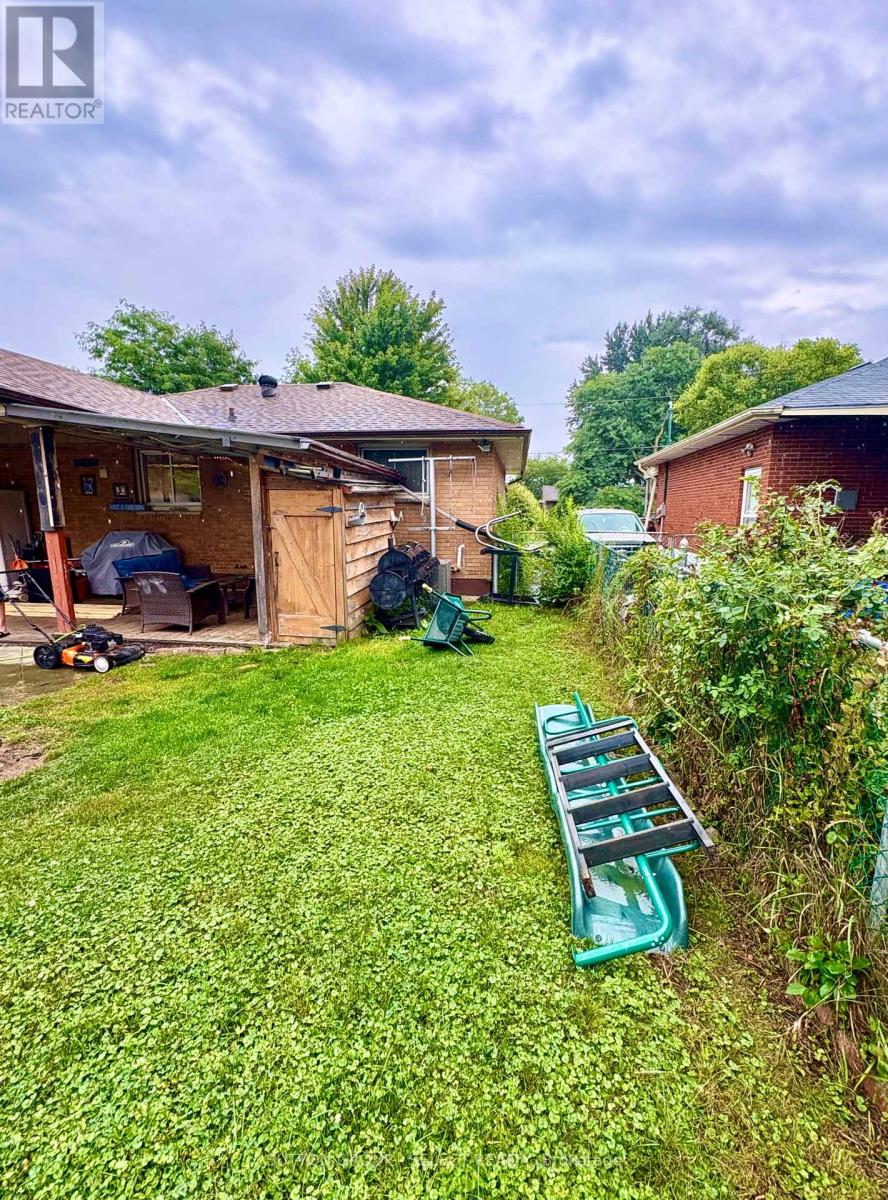 1590 Dixie Street, London East (East H), Ontario  N5V 1Y9 - Photo 34 - X12353505