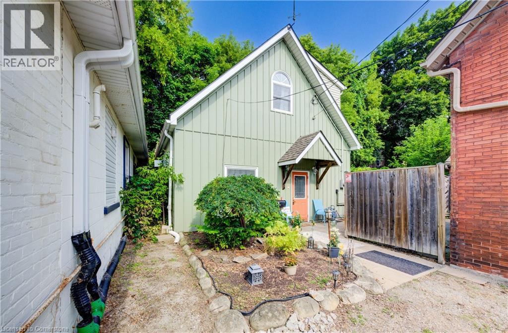 Property at 110 SURREY Street E image 1