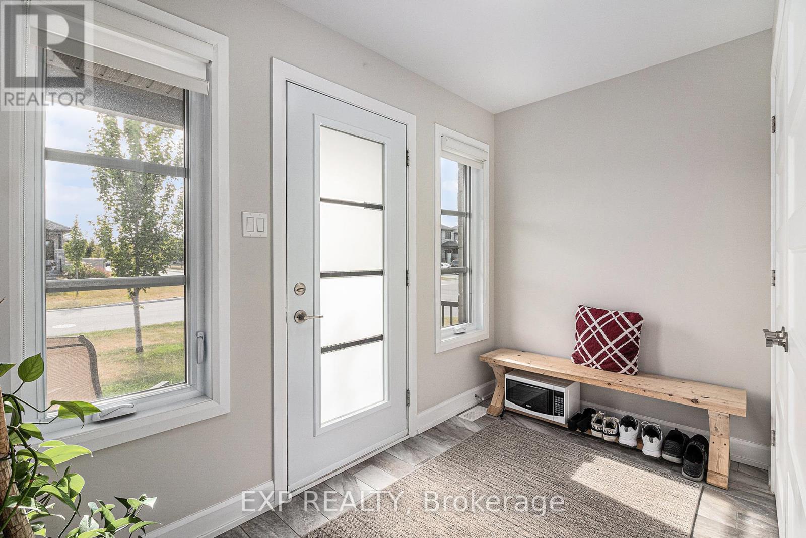 Property at 701 AZURE STREET image 4
