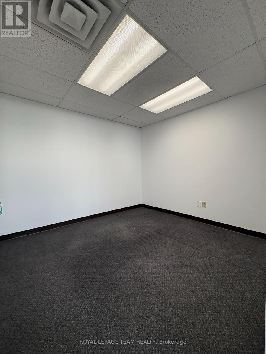 Unit 202 - 43 Roydon Place, Ottawa, Ontario  K2E 1A3 - Photo 11 - X12353538