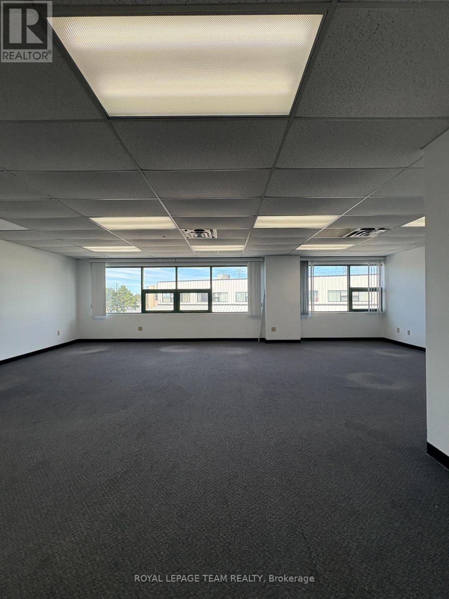 Unit 202 - 43 Roydon Place, Ottawa, Ontario  K2E 1A3 - Photo 4 - X12353538