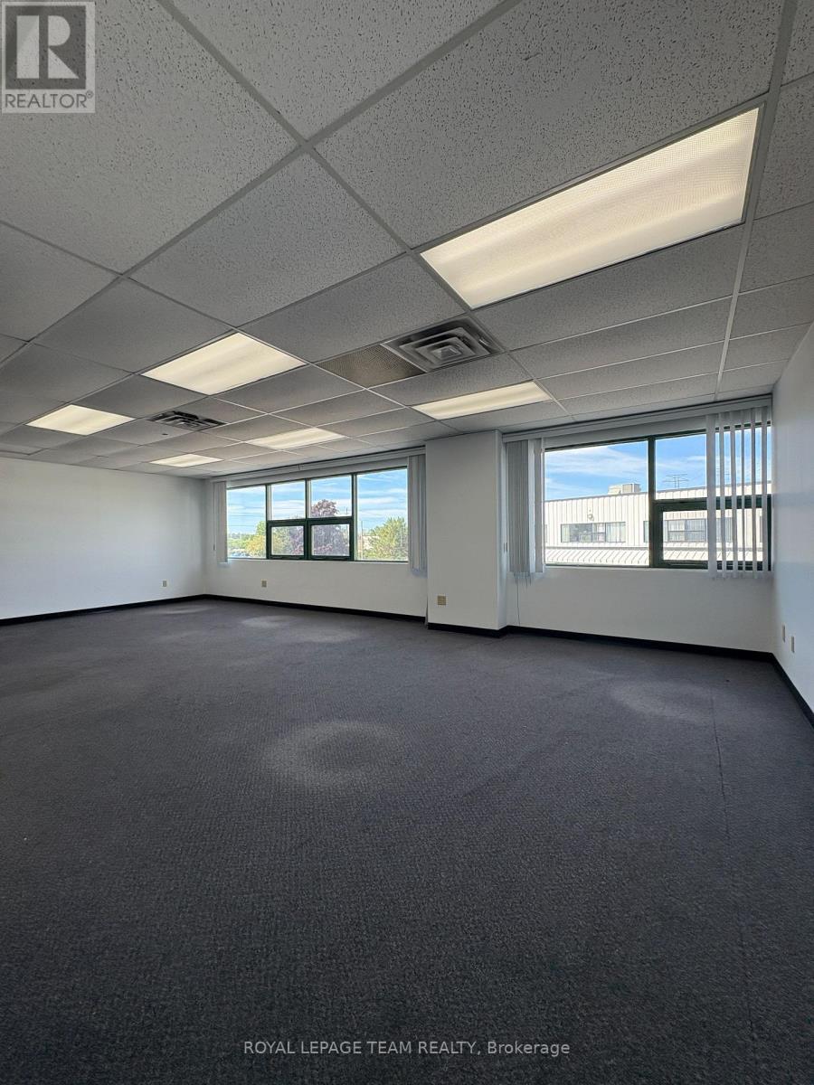 Unit 202 - 43 Roydon Place, Ottawa, Ontario  K2E 1A3 - Photo 5 - X12353538