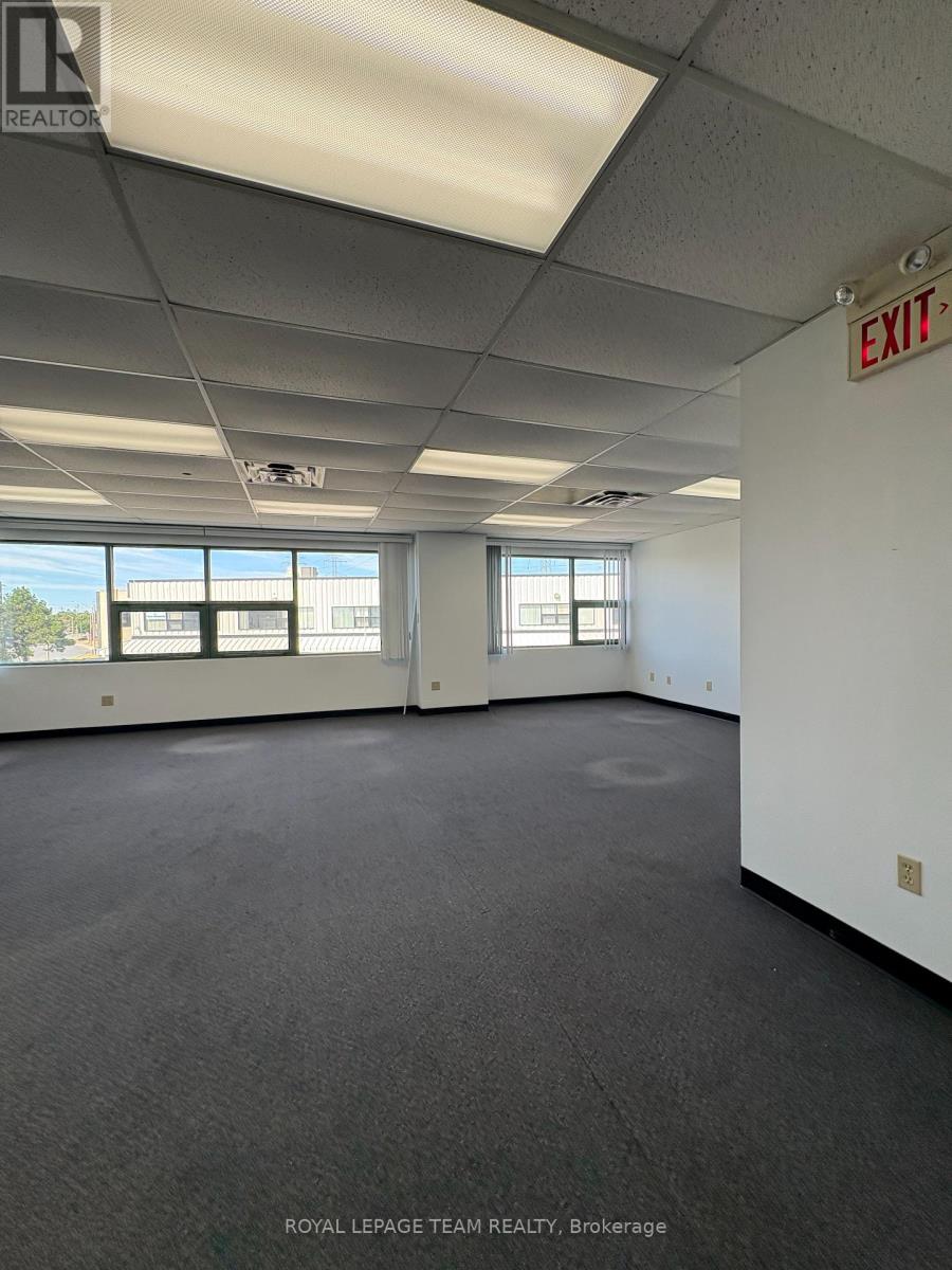 Unit 202 - 43 Roydon Place, Ottawa, Ontario  K2E 1A3 - Photo 7 - X12353538