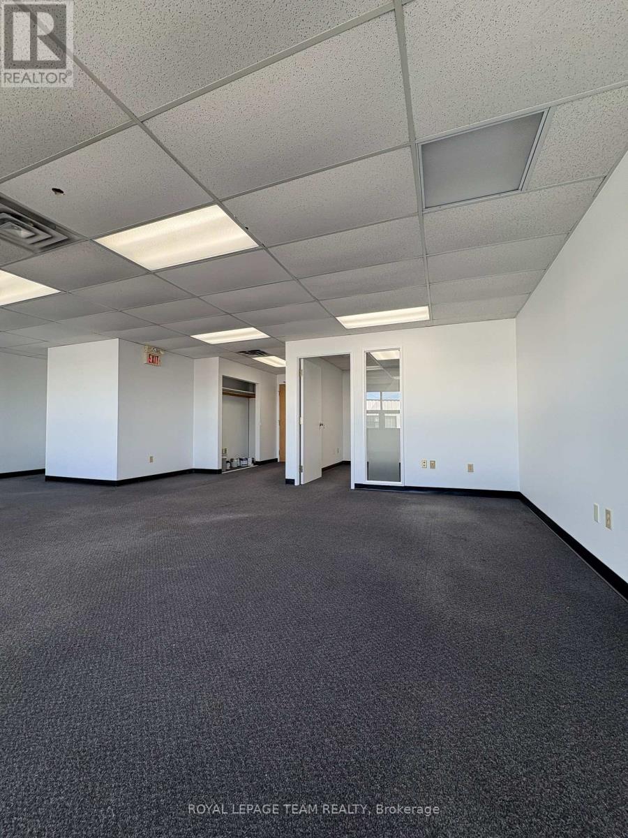 Unit 202 - 43 Roydon Place, Ottawa, Ontario  K2E 1A3 - Photo 8 - X12353538