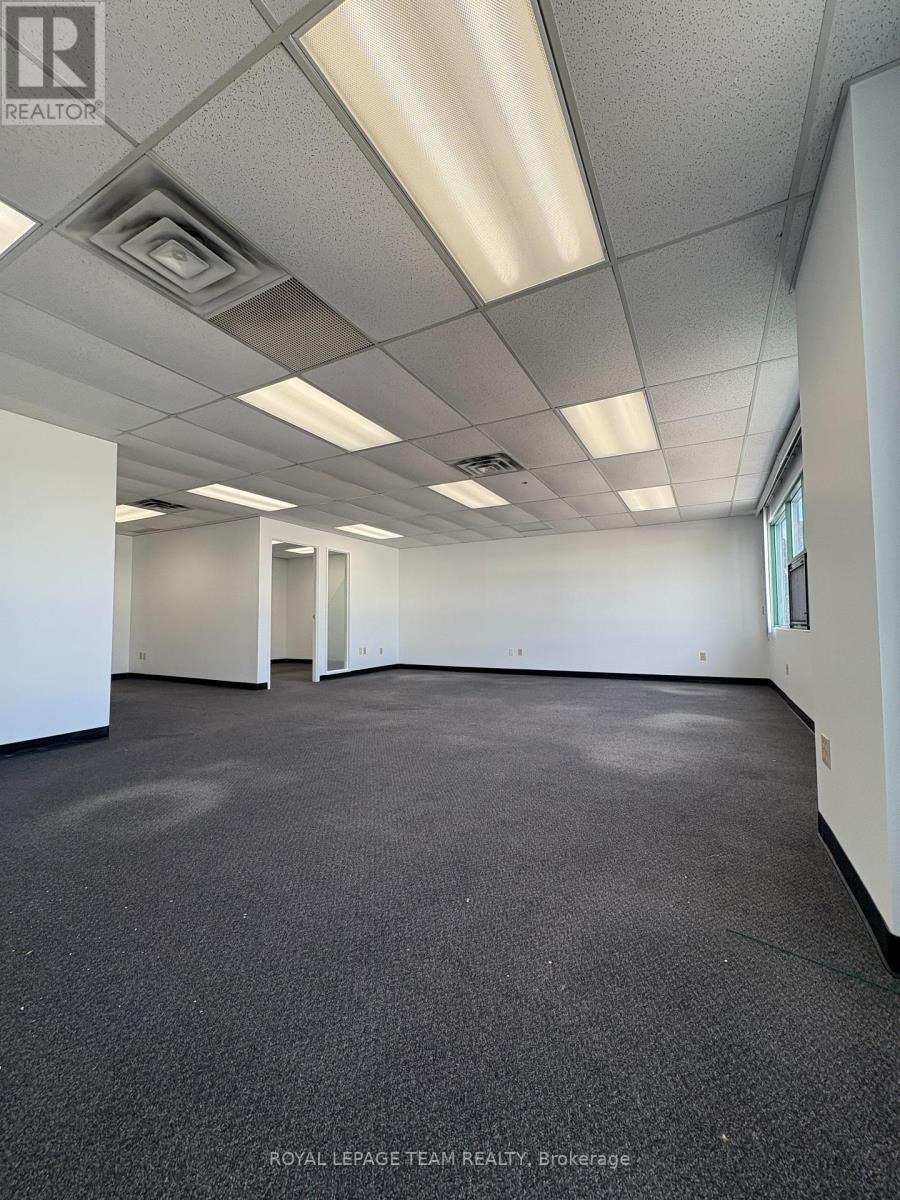 Unit 202 - 43 Roydon Place, Ottawa, Ontario  K2E 1A3 - Photo 9 - X12353538