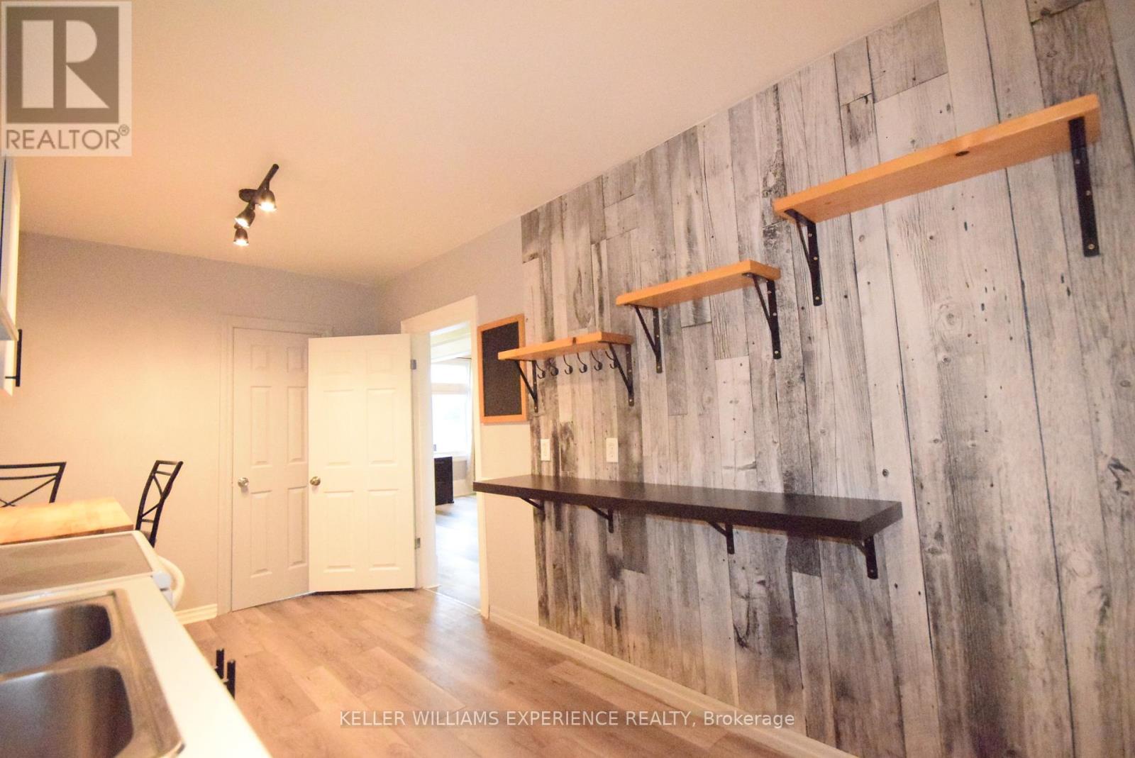 184 Bradford Street, Barrie, Ontario  L4N 3B5 - Photo 13 - S12353436