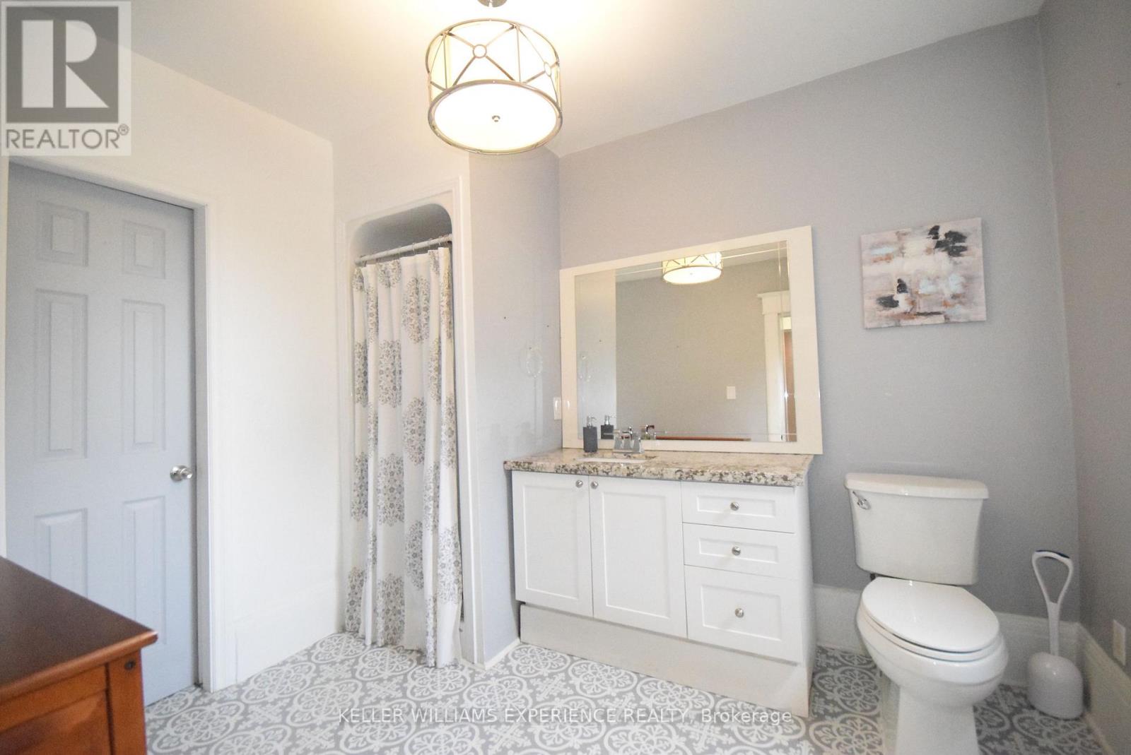 184 Bradford Street, Barrie, Ontario  L4N 3B5 - Photo 14 - S12353436