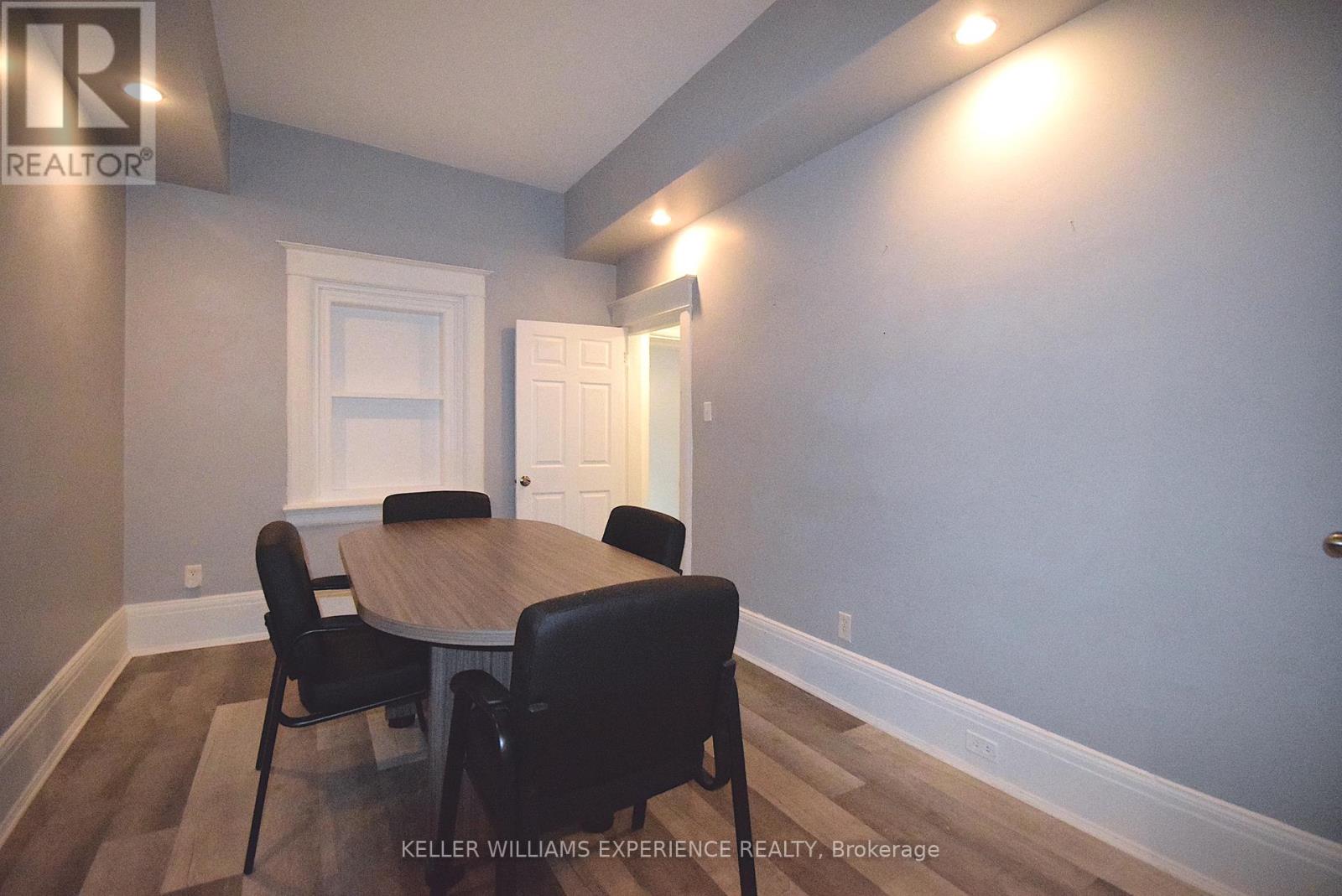 184 Bradford Street, Barrie, Ontario  L4N 3B5 - Photo 15 - S12353436