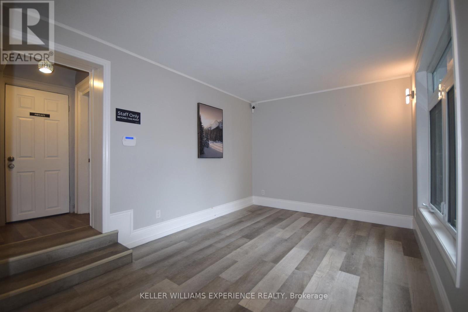 184 Bradford Street, Barrie, Ontario  L4N 3B5 - Photo 17 - S12353436