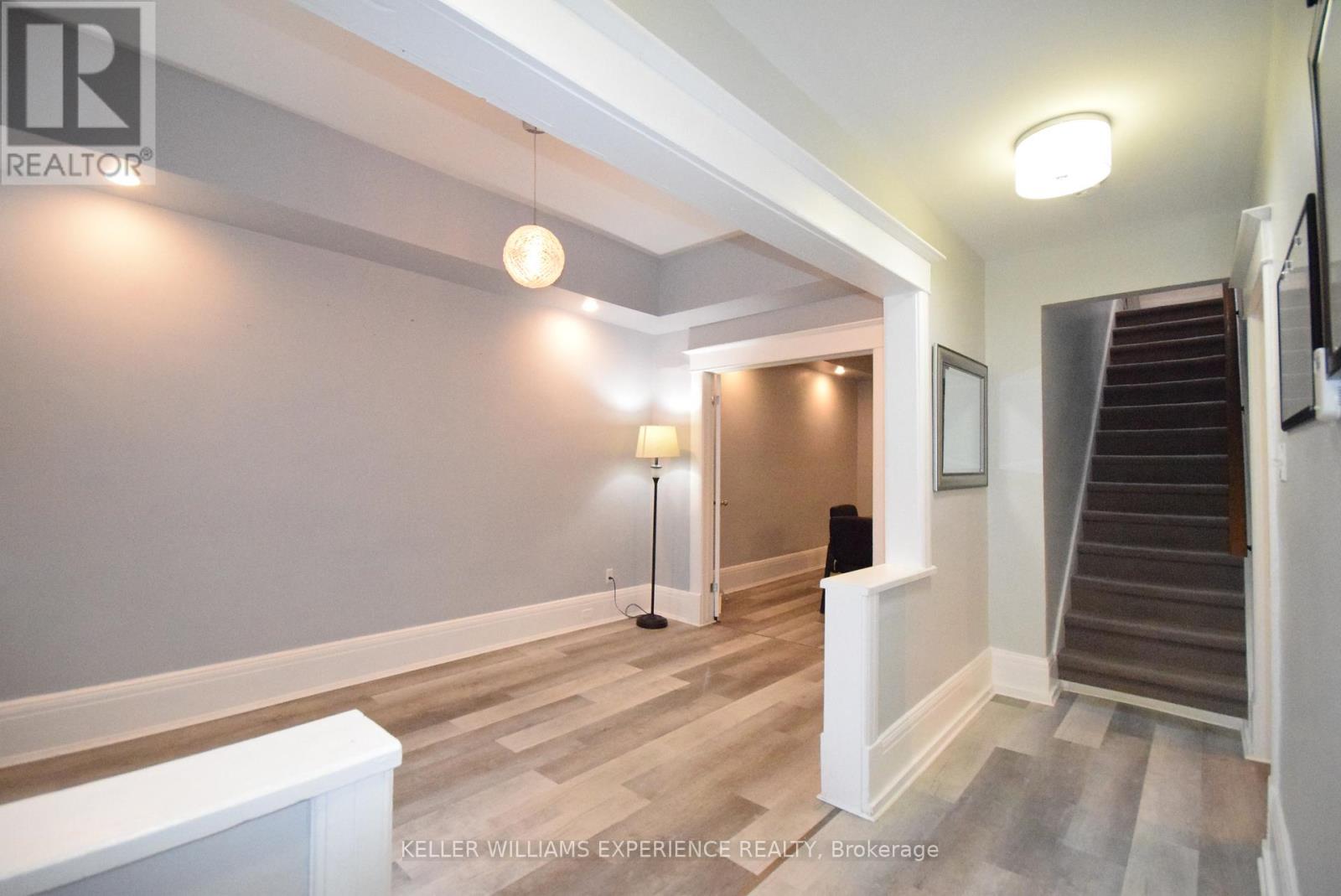 184 Bradford Street, Barrie, Ontario  L4N 3B5 - Photo 5 - S12353436