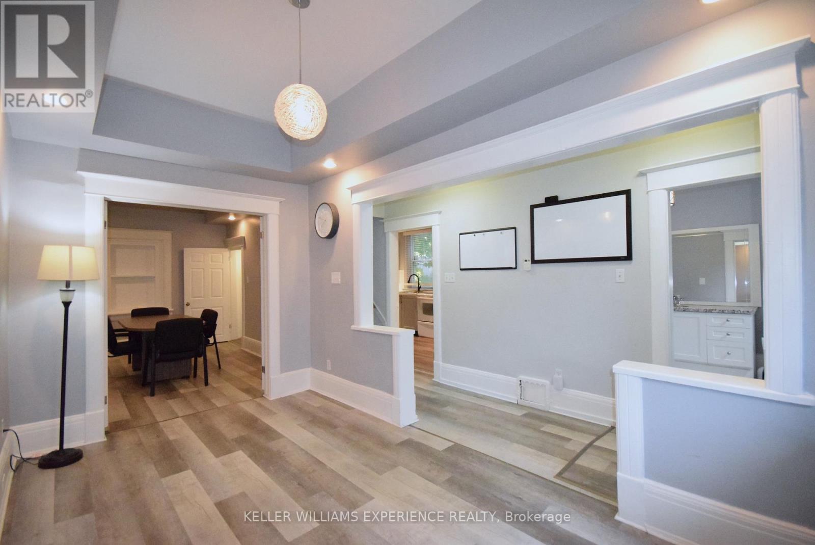 184 Bradford Street, Barrie, Ontario  L4N 3B5 - Photo 8 - S12353436