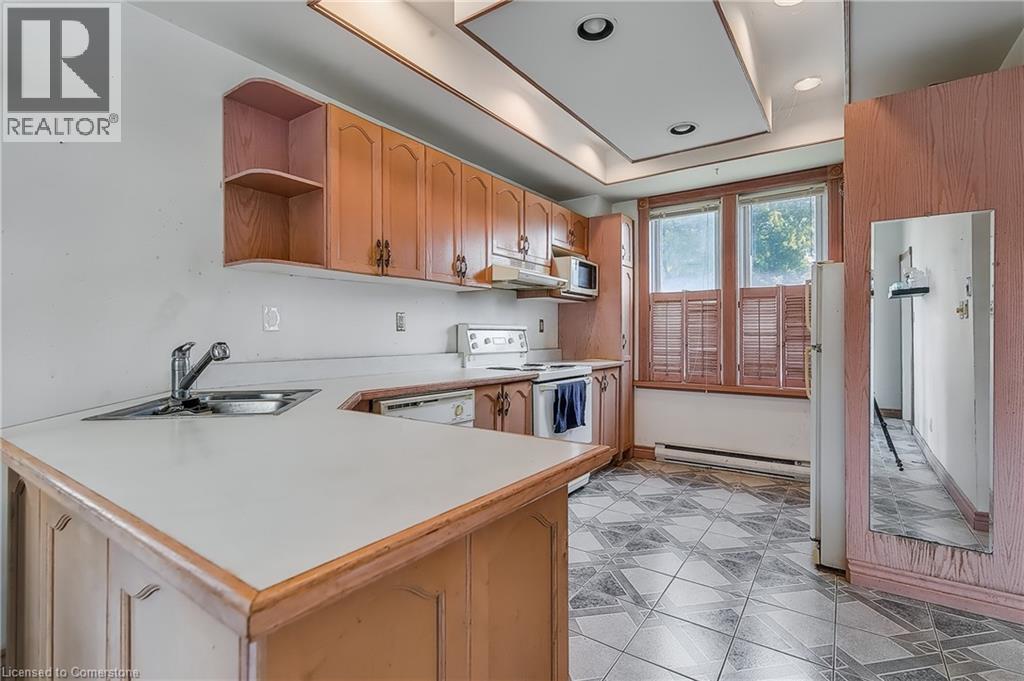 Property at 200 LANCASTER Street W image 5