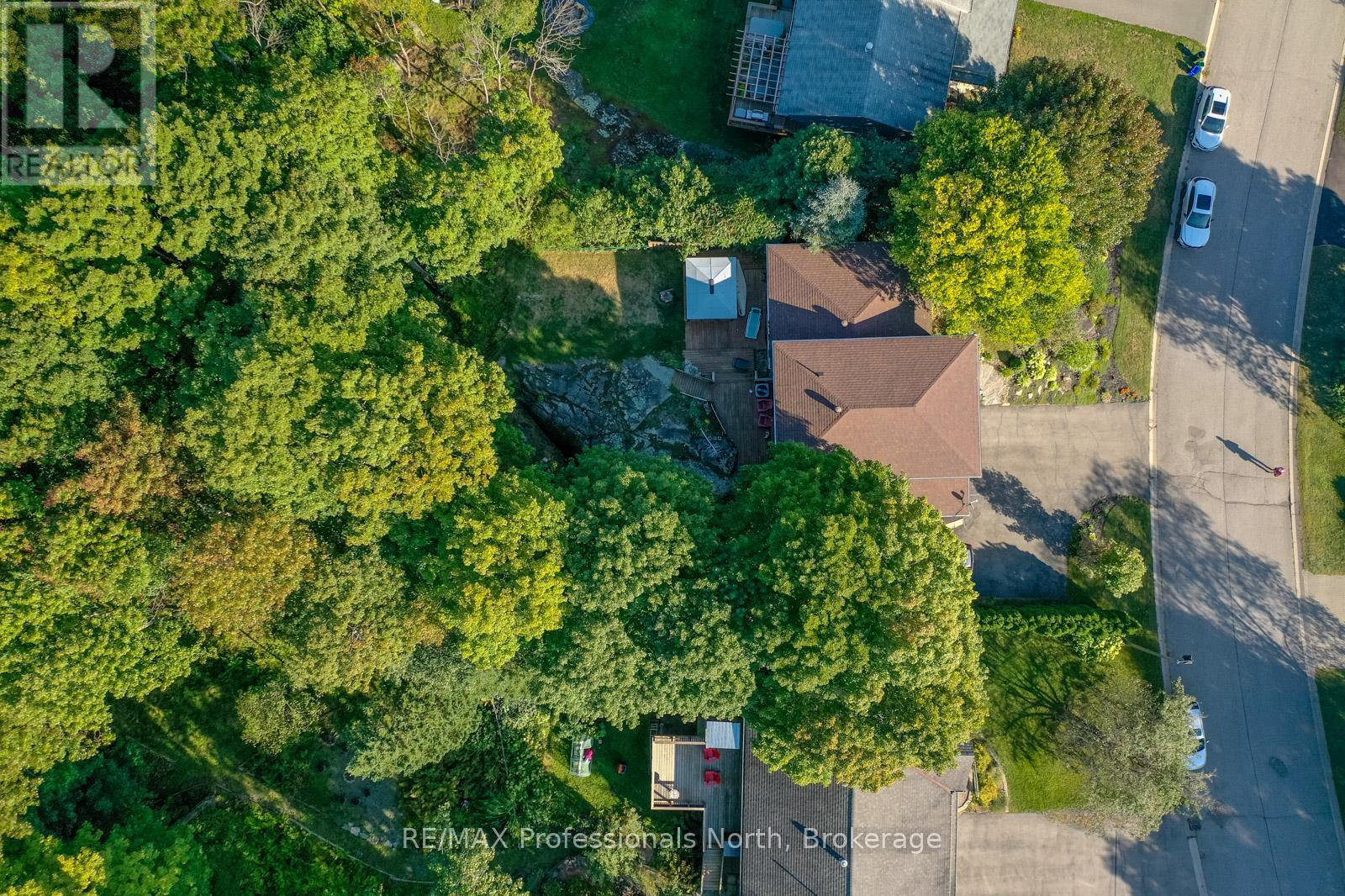 40 Glenwood Drive, Huntsville, Ontario  P1H 1B6 - Photo 2 - X12353462