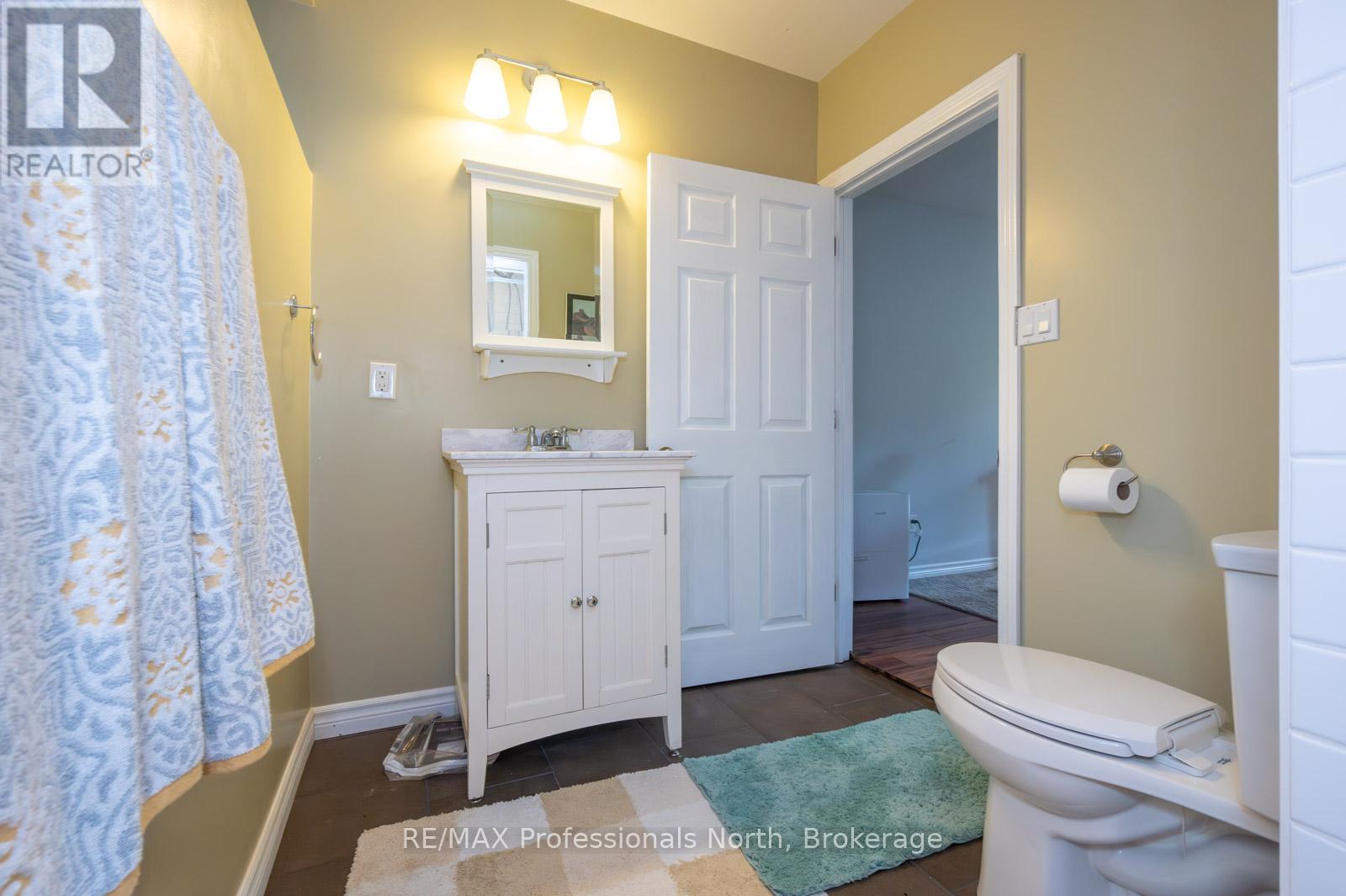 40 Glenwood Drive, Huntsville, Ontario  P1H 1B6 - Photo 26 - X12353462