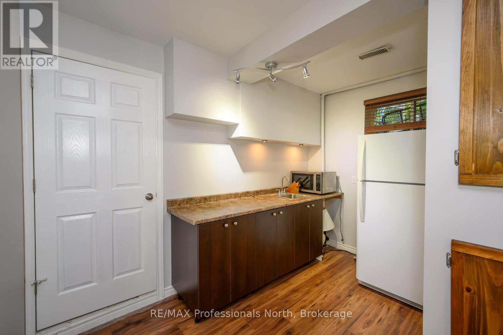 40 Glenwood Drive, Huntsville, Ontario  P1H 1B6 - Photo 27 - X12353462